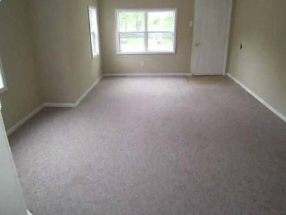 5th image of 631 Oakwood Dr