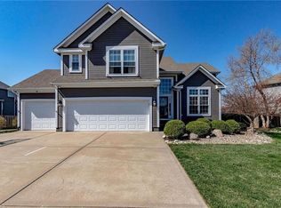 712 SW Gentry Ln, Lees Summit, MO 64081