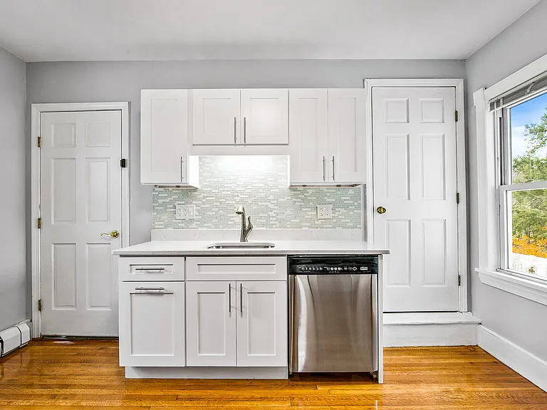 21 Berry St #2 — Photo 2