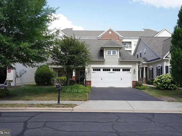 20779 Crescent Pointe Pl — Photo 1