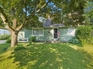 51 Meadow View Dr, Penfield, NY 14526