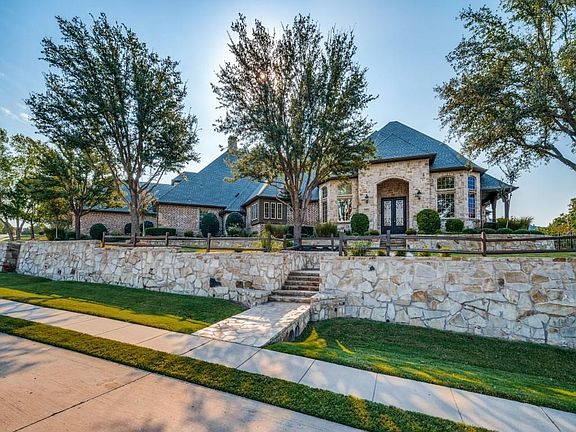 3rd image of 5809 N Woodcreek Cir