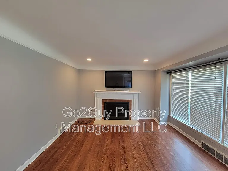 23331 Oak St — Photo 9