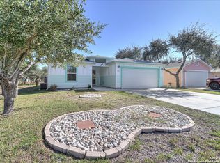 320 Steart St, Rockport, TX 78382