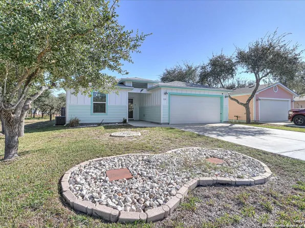 320 Steart St., Rockport, TX 78382