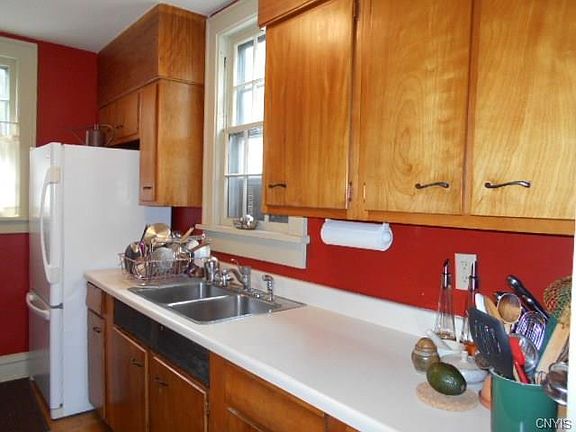 3rd image of 224 Melbourne Ave