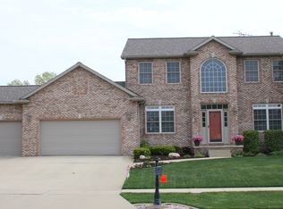 203 White Pines Dr, Monticello, IL 61856