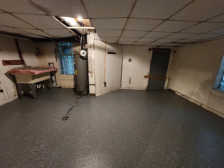210 Radcliffe St — Photo 17