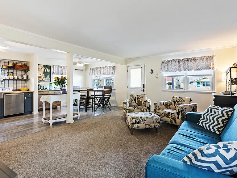 606 W Beach Ave — Photo 23