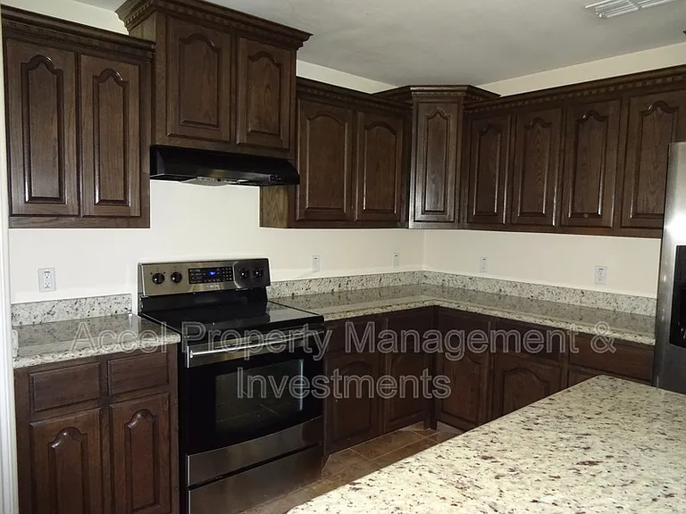 1906 Butkus Dr — Photo 2