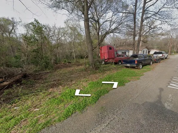 809 W Hamlett St, Palestine, TX 75803