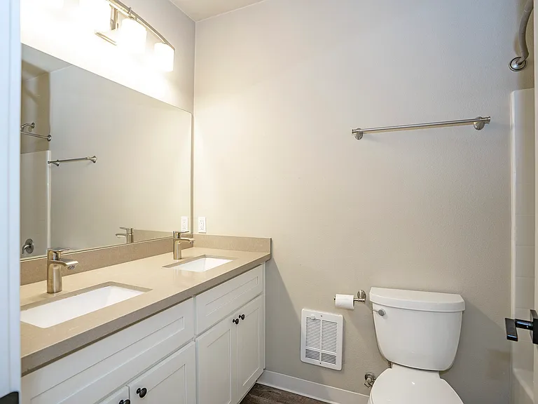 627 N Fife St — Photo 19