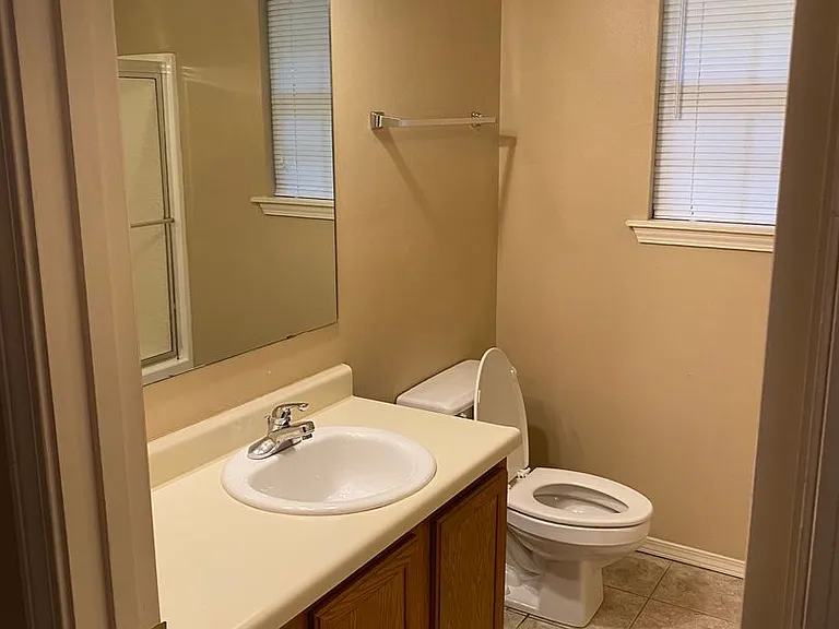 3323 N Detroit Ave — Photo 41