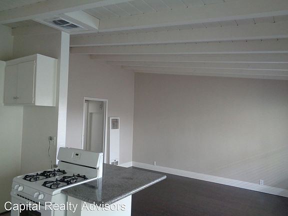 5th image of 1445 E 4th St APT 37