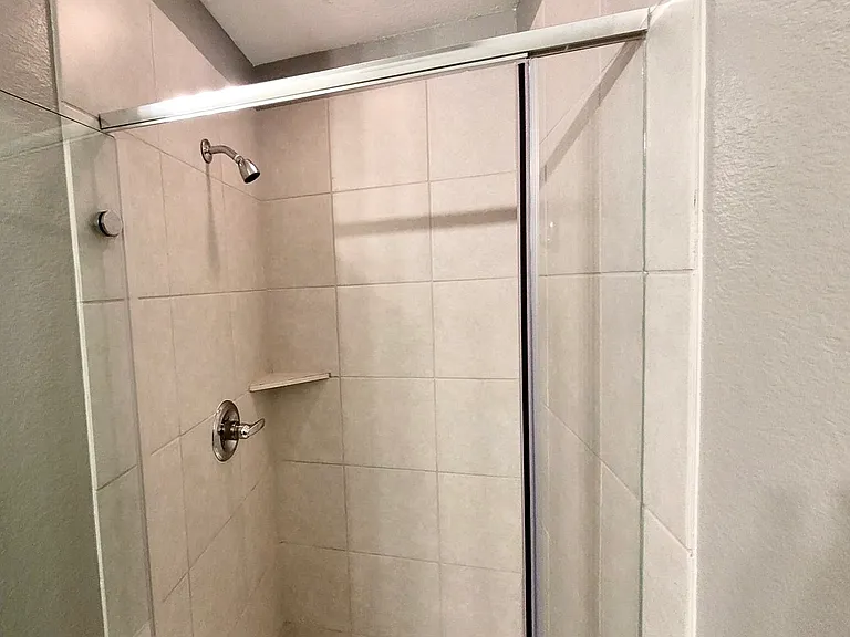 Bedroom 4 shower