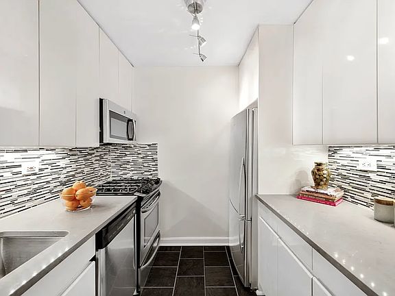 2nd image of 35 E 38th St Floor 4