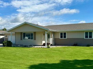 9421 Lakeview Dr, North Platte, NE 69101
