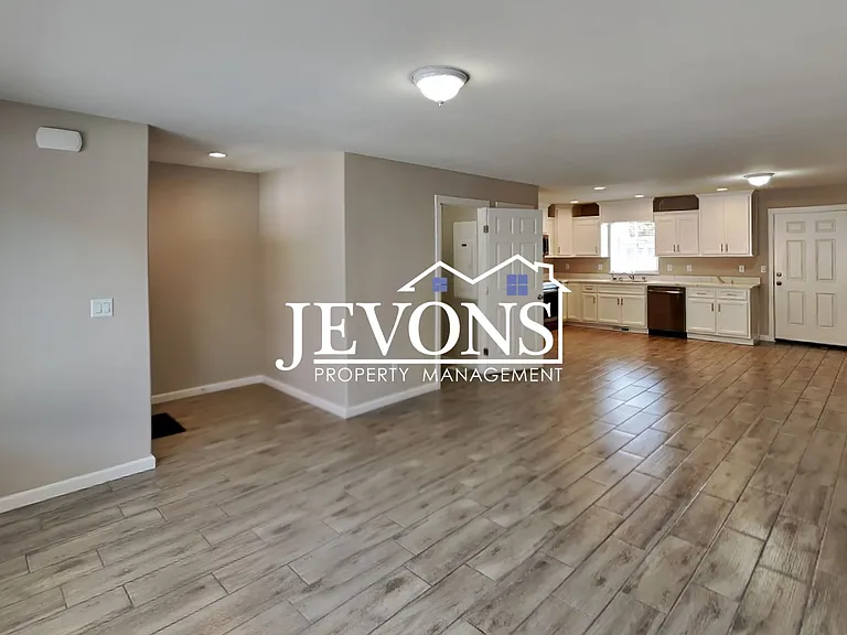 1912 W Mead Ave #1 — Photo 5