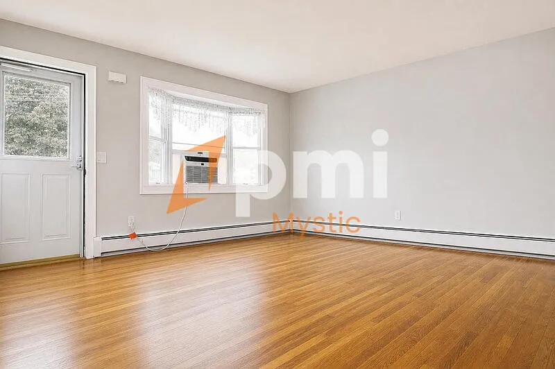 3 bed, 2.0 bath, 1146 sqft, $3,126 — Photo 4