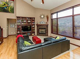 5547 Sandstone Dr, West Des Moines, IA 50266