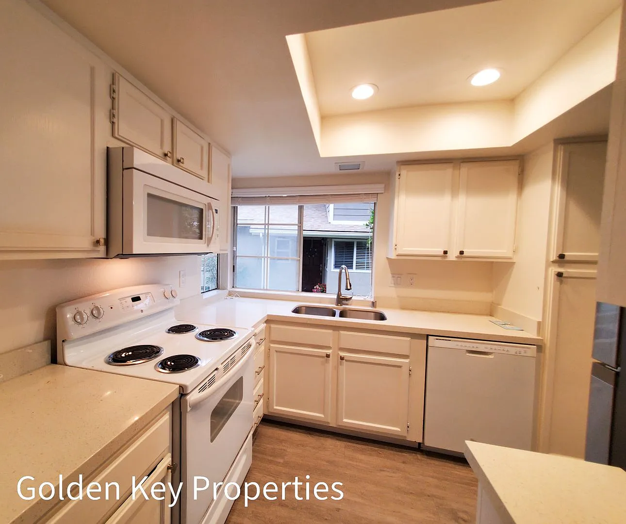 Lovely 2-story townhome in The Cape at Calavera Hills in Carlsbad! — Photo 3