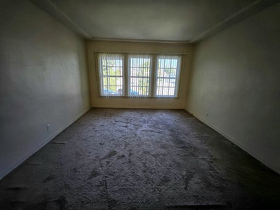3rd image of 1042 1/2 W Glenoaks Blvd