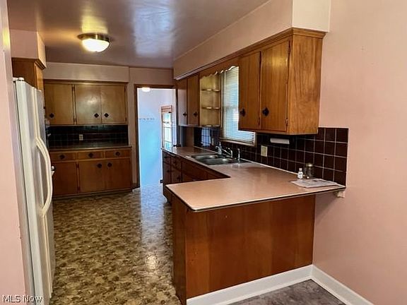 5th image of 796 Minota Ave