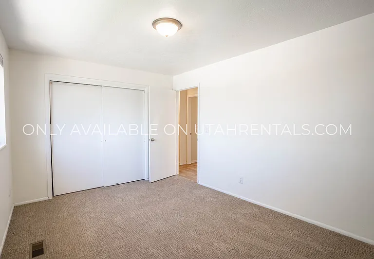 32 E 925 N — Photo 15