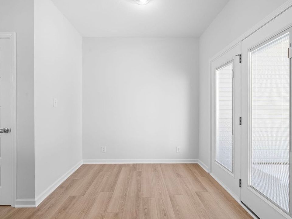 1st image of 128 Quarry Point Dr