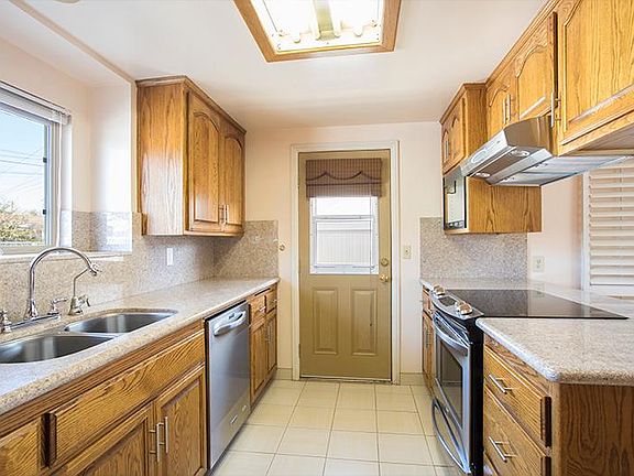 5th image of 7928 Virginia St