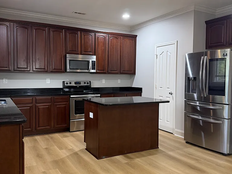 101 Silverspring Pl — Photo 15