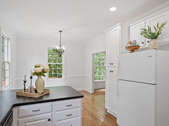 5th image of 76 Fox Chapel Ln