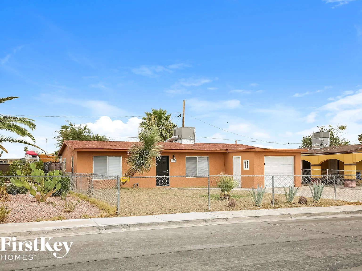 3 bed, 1.0 bath, 1474 sqft, $1,960 — Photo 2