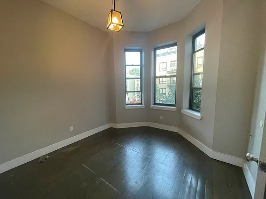 Rented by Skyhigh Realty NYC LLC | media 2