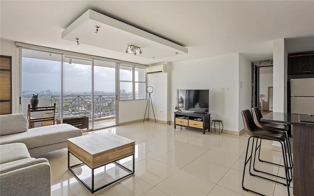 2 bed, 2.0 bath, 1200 sqft, $3,800 — Photo 2