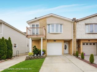 24 Bowling Green Pl, Staten Island, NY 10314