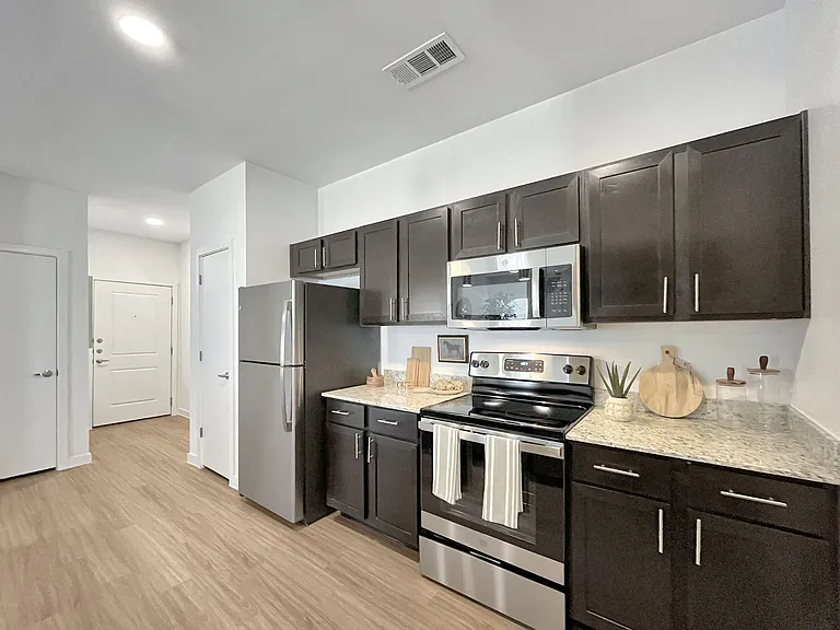 The Lantana Apartments — Photo 6