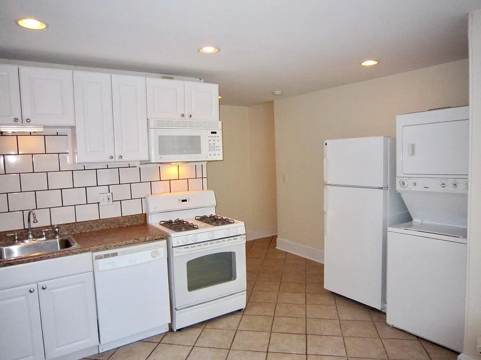 809 N Van Buren St #2