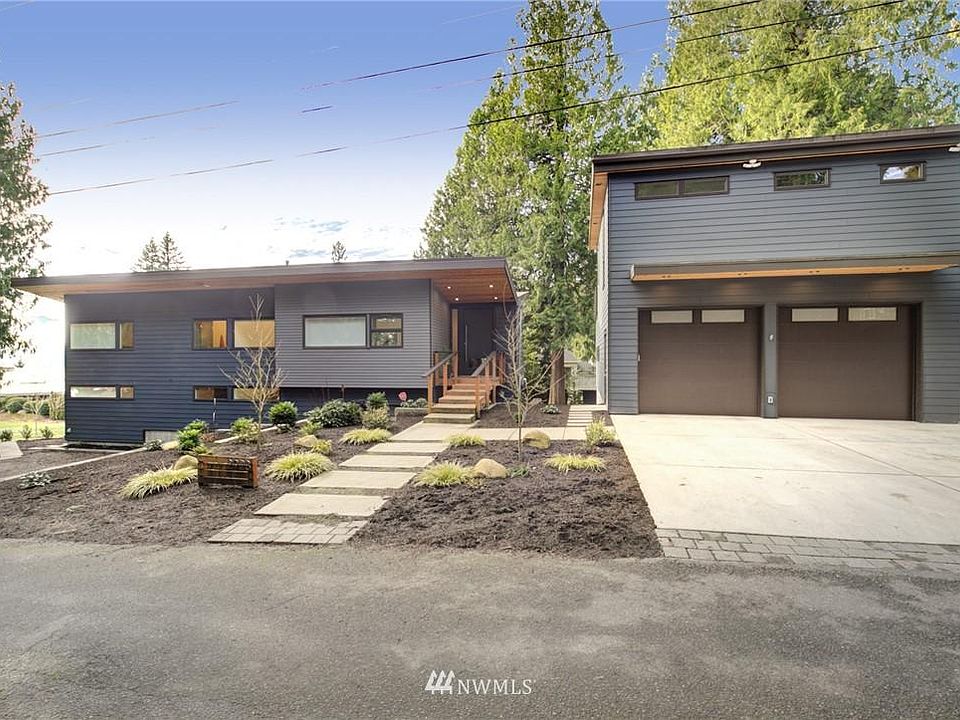 1st image of 2923 202nd Pl SE