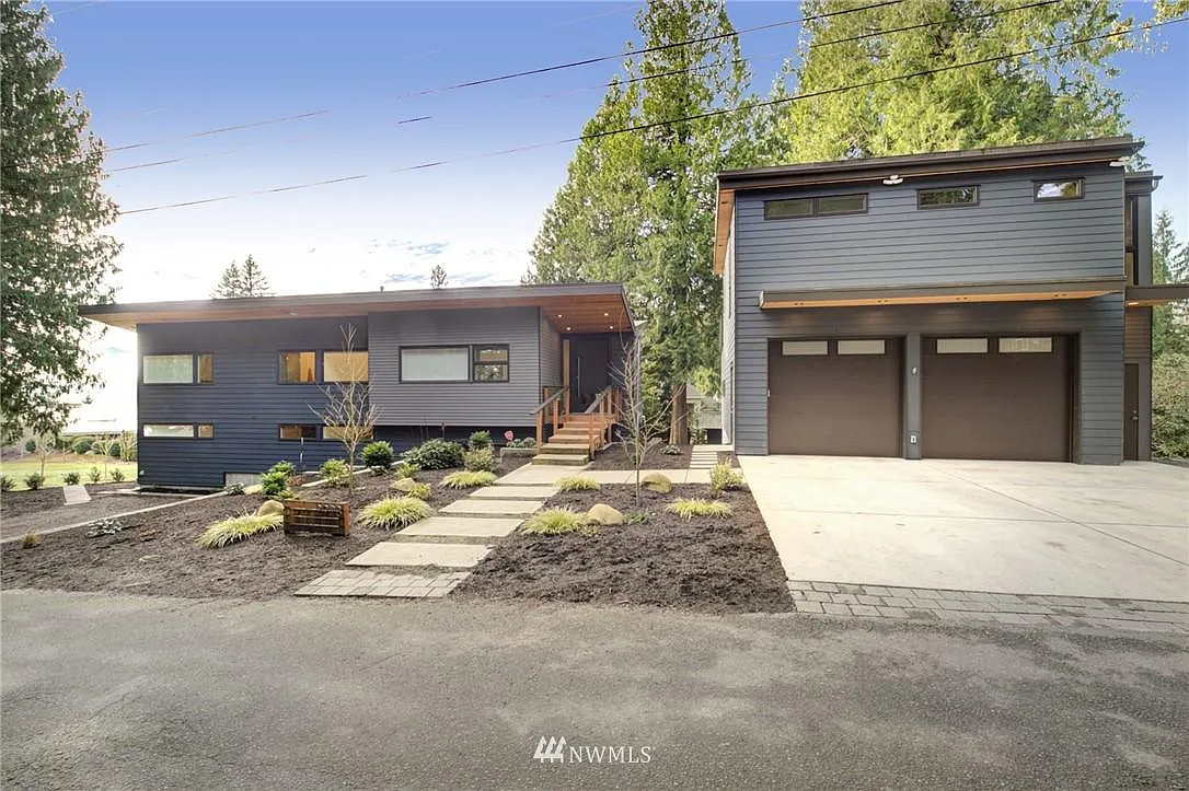2923 202nd Pl SE photo 1