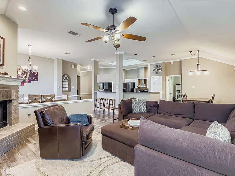 1809 Edelweiss Dr — Photo 7