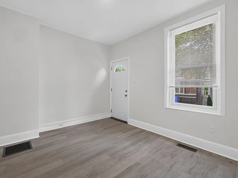 109 N Warren St — Photo 6