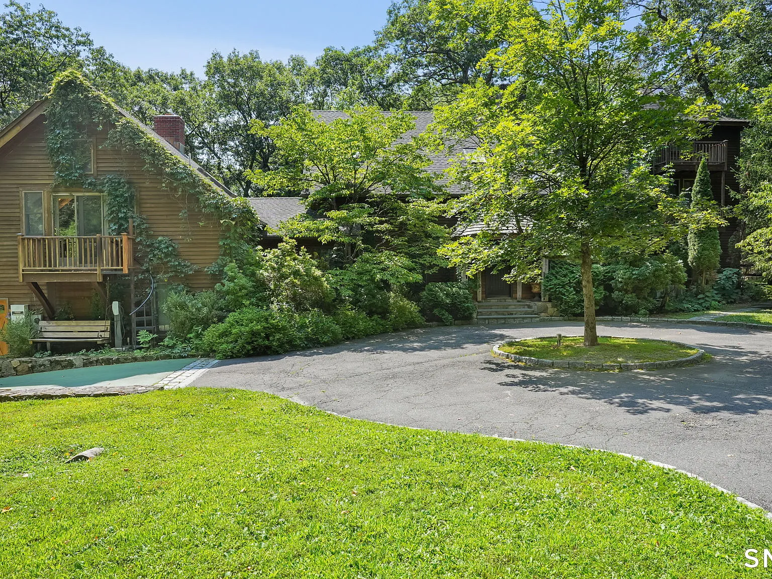 4 bed, 4.5 bath, 3350 sqft, $15,000 — Photo 2