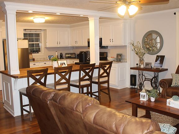 3rd image of 524 Skyview Dr