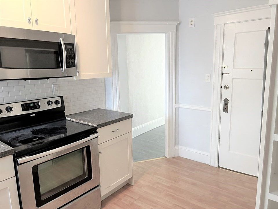 1st image of 17 Titcomb St #3
