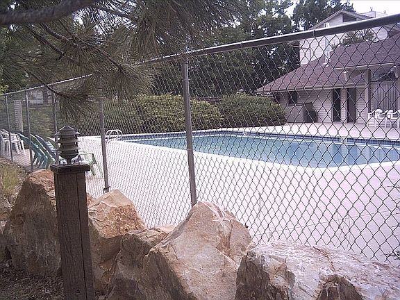 Seasonal swimming pool
