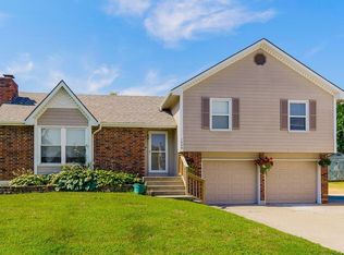 1008 SW Shorthorn Dr, Grain Valley, MO 64029