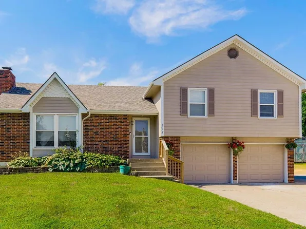 1008 SW Shorthorn Dr, Grain Valley, MO 64029