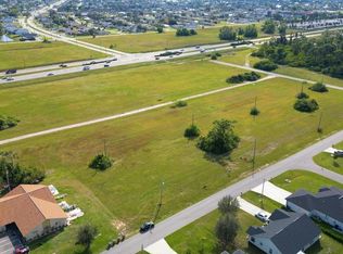 574 NE 4th Pl, Cape Coral, FL 33909