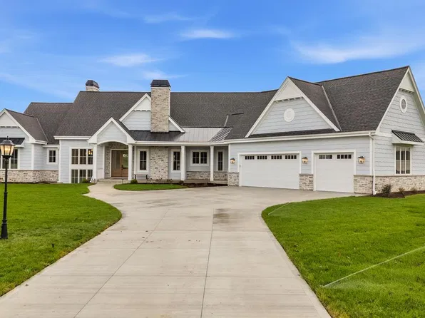 3561 W Pine View COURT, Mequon, WI 53097